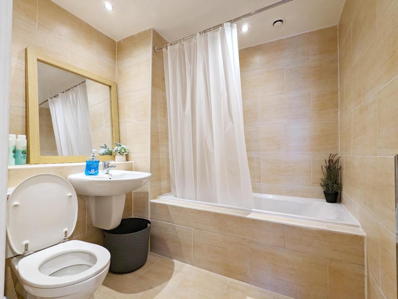 Guest Room In City Centre Near Key Attractions Liverpool Exteriér fotografie